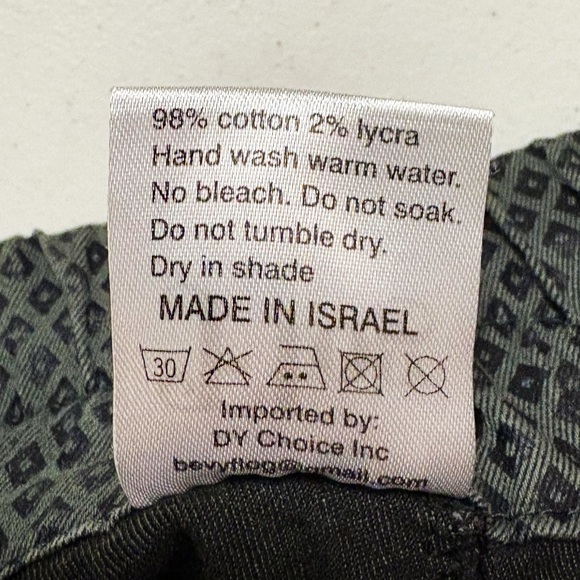 Bevy Flog Shely Pull-On High Rise Slim Tapered Leg Pant in Green & Black Diamond - Picture 7 of 7